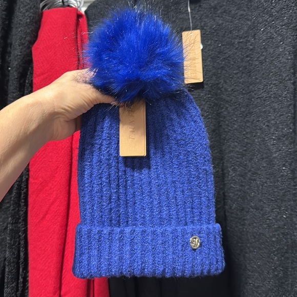 NWT Steve Madden Women's Cloud Knit Faux-Fur Pom Pom Beanie - Cobalt - Picture 2 of 4